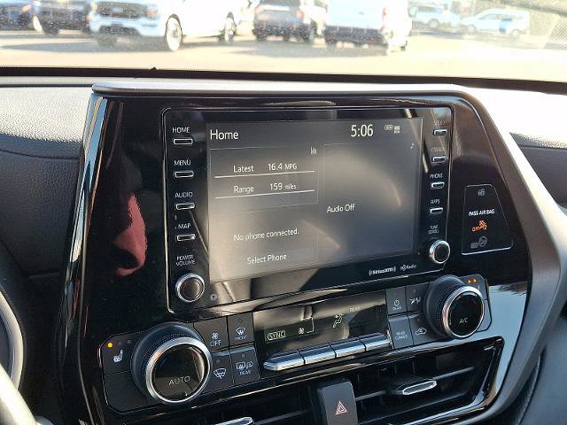 Used 2022 Toyota Highlander XLE AWD/4WD image 17