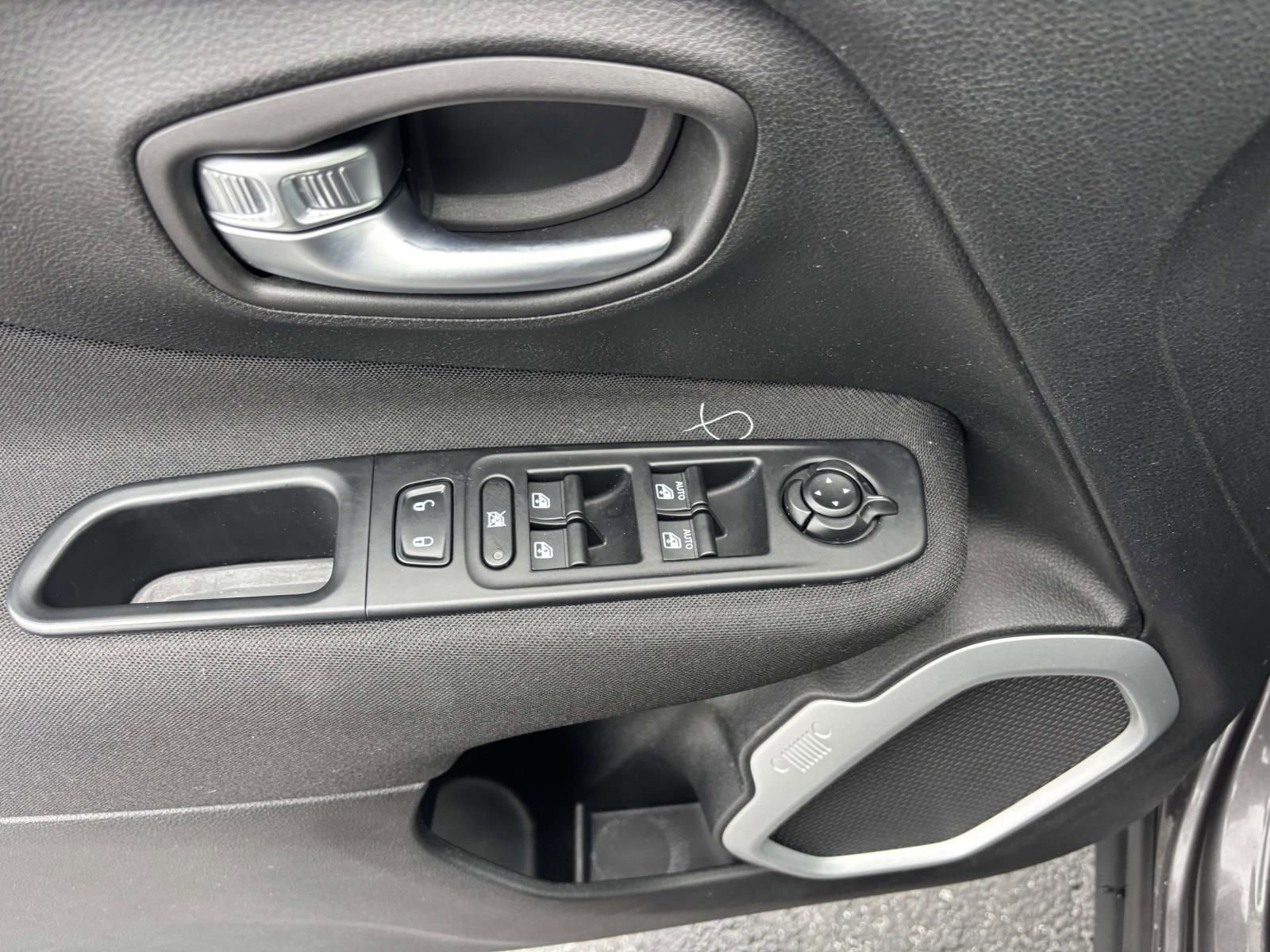 Used 2018 Jeep Renegade Sport w/ Power & Air Group image 15