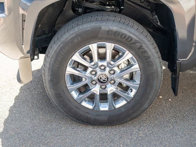 Used 2025 Toyota Tacoma Limited AWD/4WD image 14