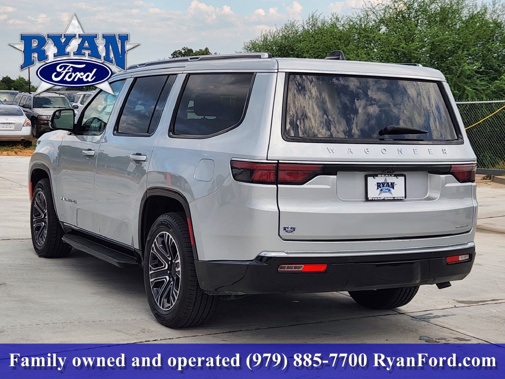 Used 2024 Jeep Wagoneer Series II w/ Flexible Seating Group RWD image 4