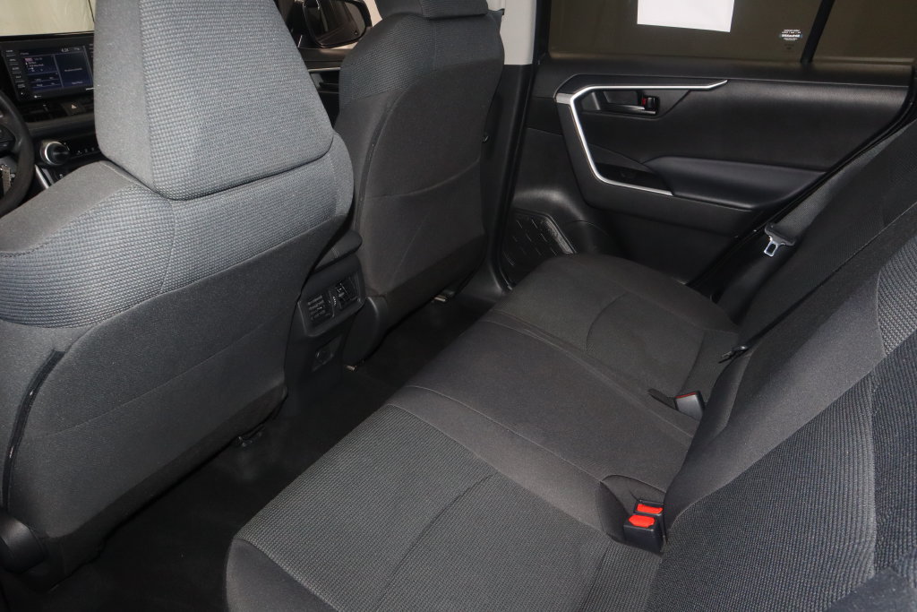 Used 2022 Toyota RAV4 LE AWD/4WD image 13