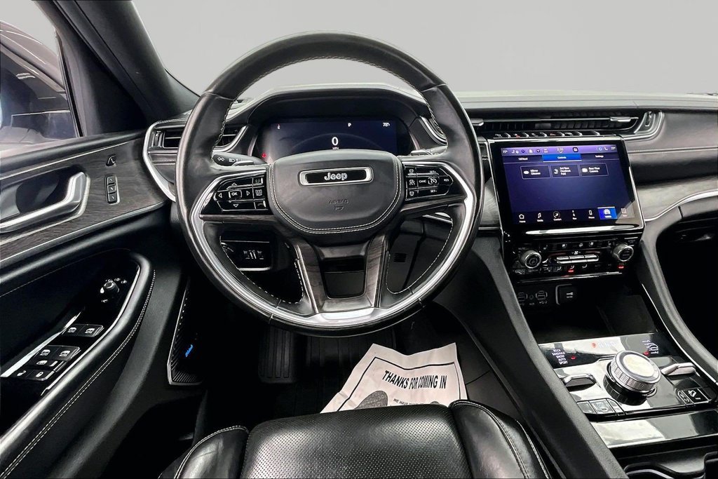 Used 2022 Jeep Grand Cherokee L Overland w/ Luxury Tech Group IV AWD/4WD image 5