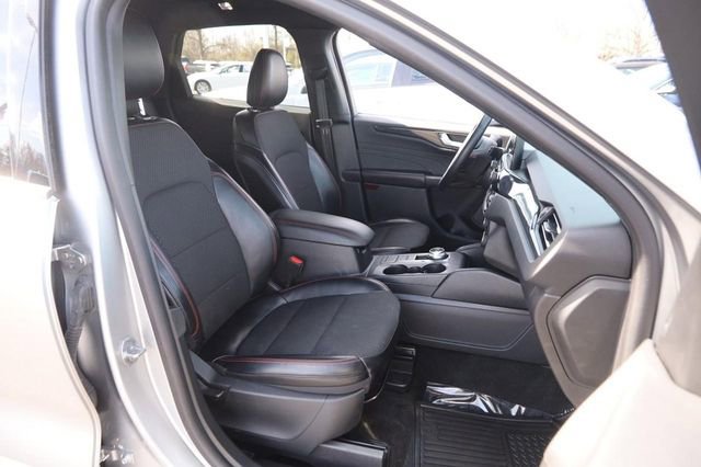 Certified 2024 Ford Escape ST-Line w/ Cold Weather Package FWD image 26