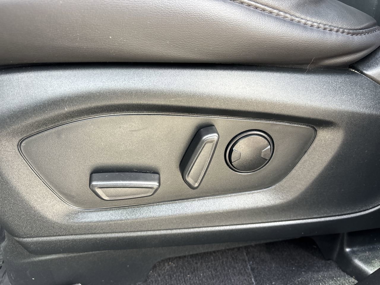 Certified 2023 Ford Explorer XLT w/ Equipment Group 202A image 21