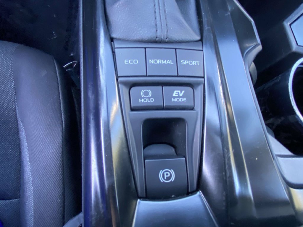Used 2025 Toyota Camry LE FWD image 31