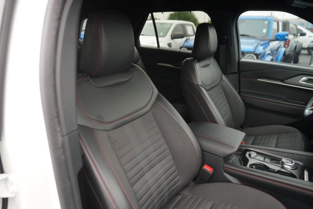 Certified 2025 Ford Explorer ST-Line w/ Premium Package RWD image 21