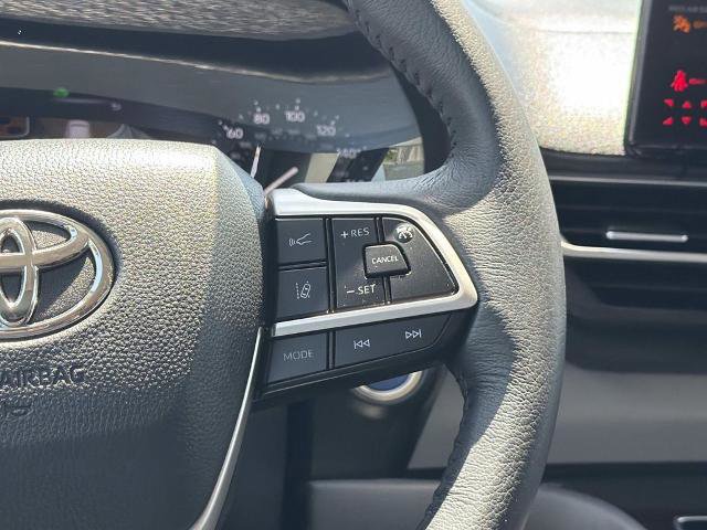 Used 2024 Toyota Sienna XLE w/ XLE Plus Package FWD image 13