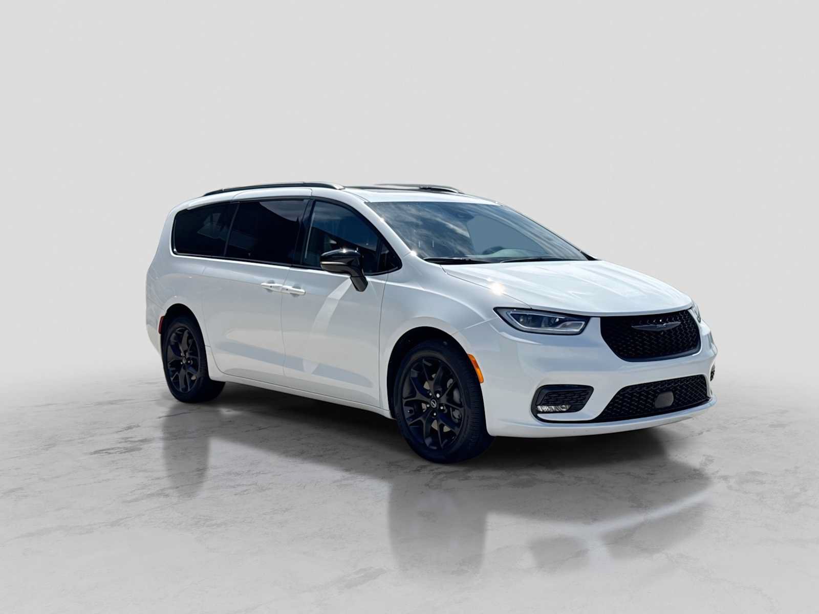 Used 2026 Chrysler Pacifica Limited w/ S Appearance Package AWD/4WD image 8
