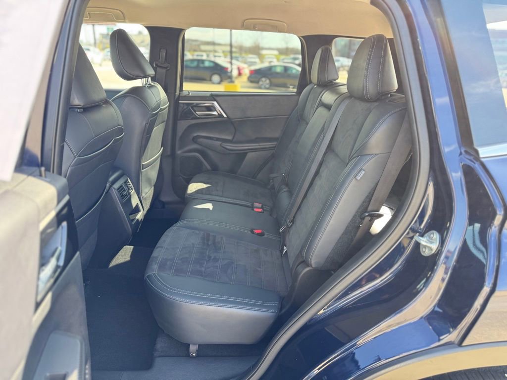 Used 2024 Mitsubishi Outlander SE image 28