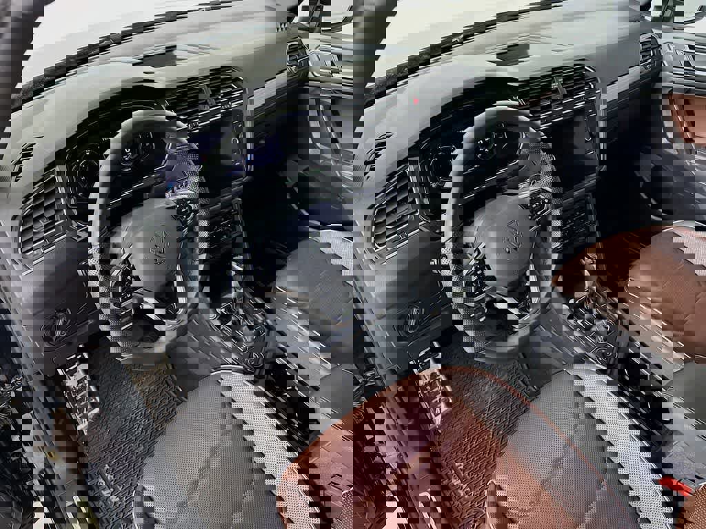 Used 2022 Volkswagen Tiguan SEL R-Line image 9