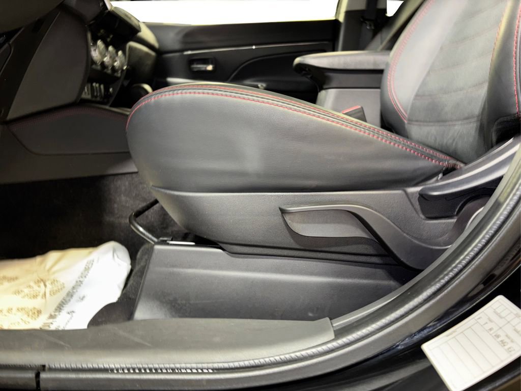 Used 2025 Mitsubishi Outlander Sport SE AWD/4WD image 29