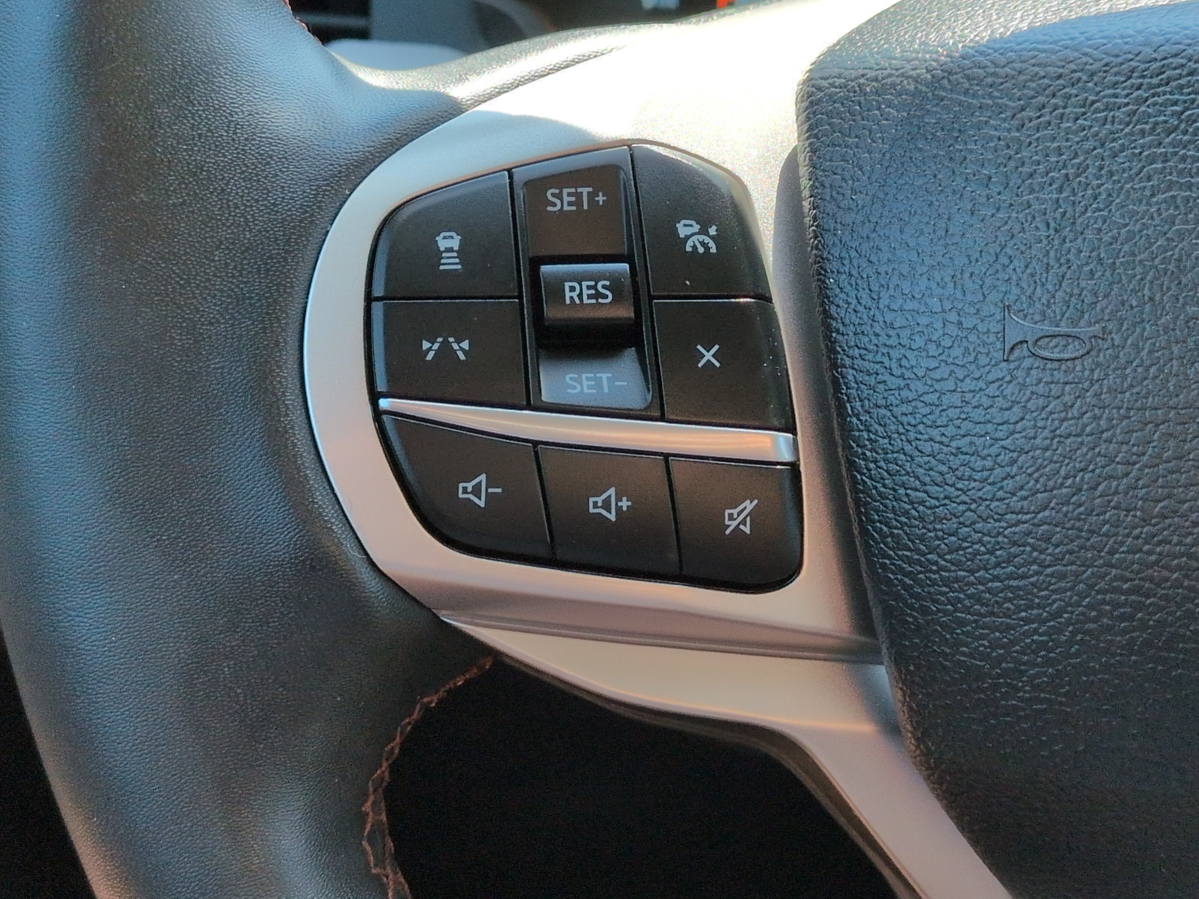 Certified 2025 Ford Explorer Active w/ Active Comfort Package RWD image 23