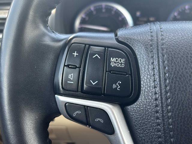 Used 2019 Toyota Highlander XLE AWD/4WD image 29