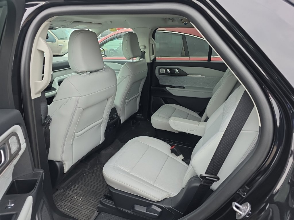 Certified 2025 Ford Explorer Platinum w/ Ultimate Package RWD image 5