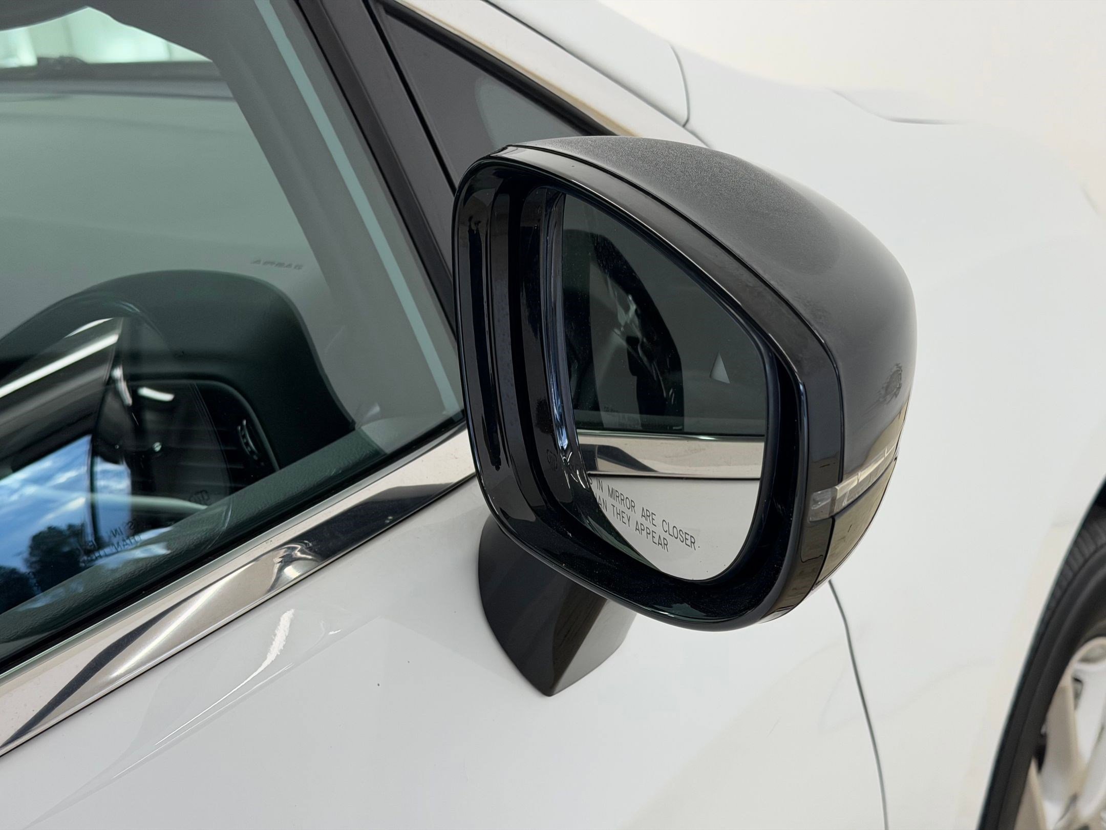 Used 2025 Chrysler Pacifica Select image 19