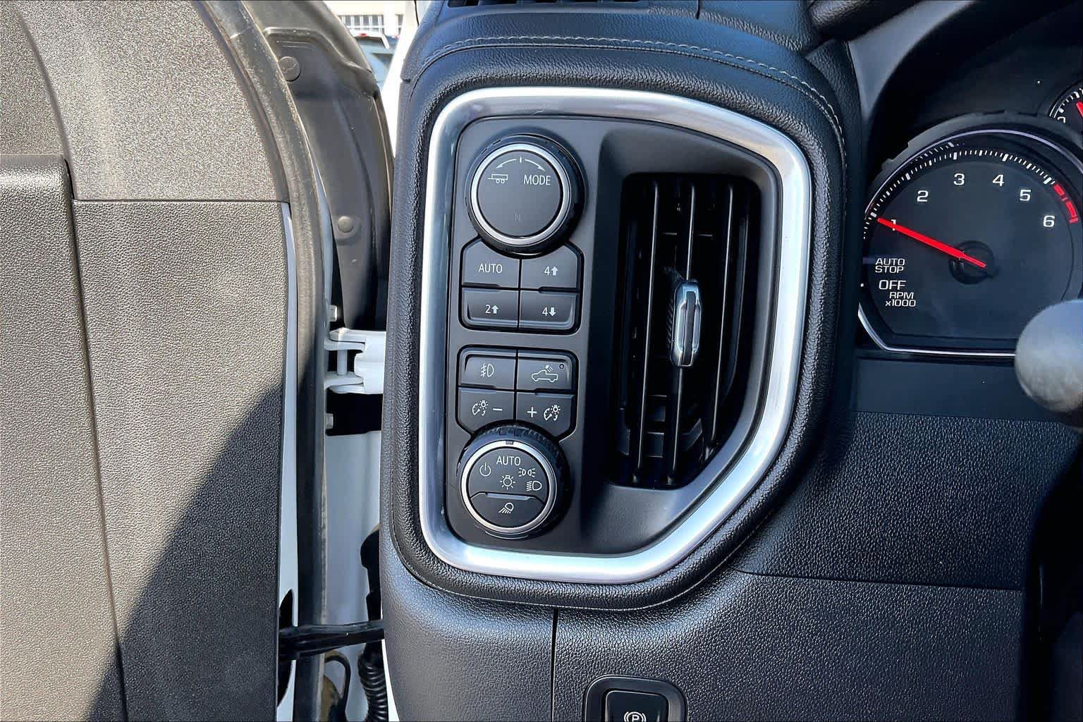 Used 2022 Chevrolet Silverado 1500 LTZ AWD/4WD image 32