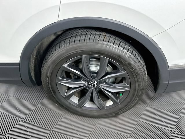 Used 2023 Volkswagen Tiguan SE w/ Panoramic Sunroof Package FWD image 37