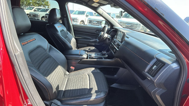 Used 2025 Nissan Pathfinder SV AWD/4WD image 11
