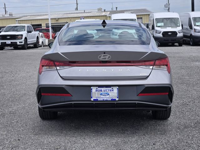 Used 2025 Hyundai Elantra Limited FWD image 6