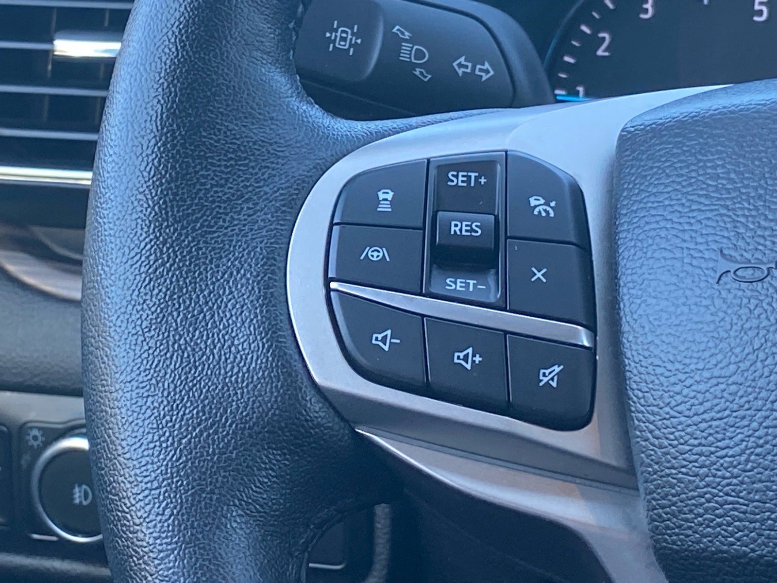 Certified 2023 Ford Explorer Limited image 9