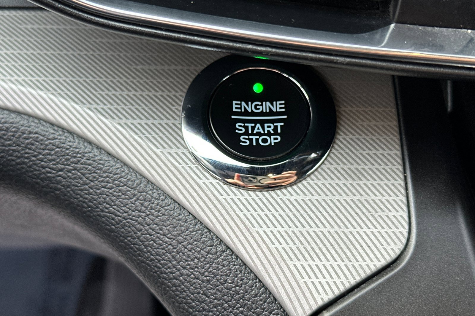 Certified 2020 Ford Explorer XLT w/ Equipment Group 202A image 23