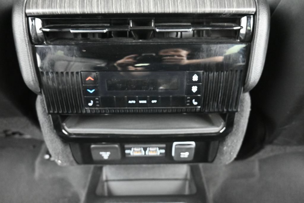 Used 2024 Jeep Wagoneer Series III AWD/4WD image 10