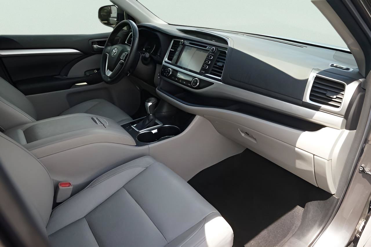 Used 2017 Toyota Highlander XLE FWD image 18