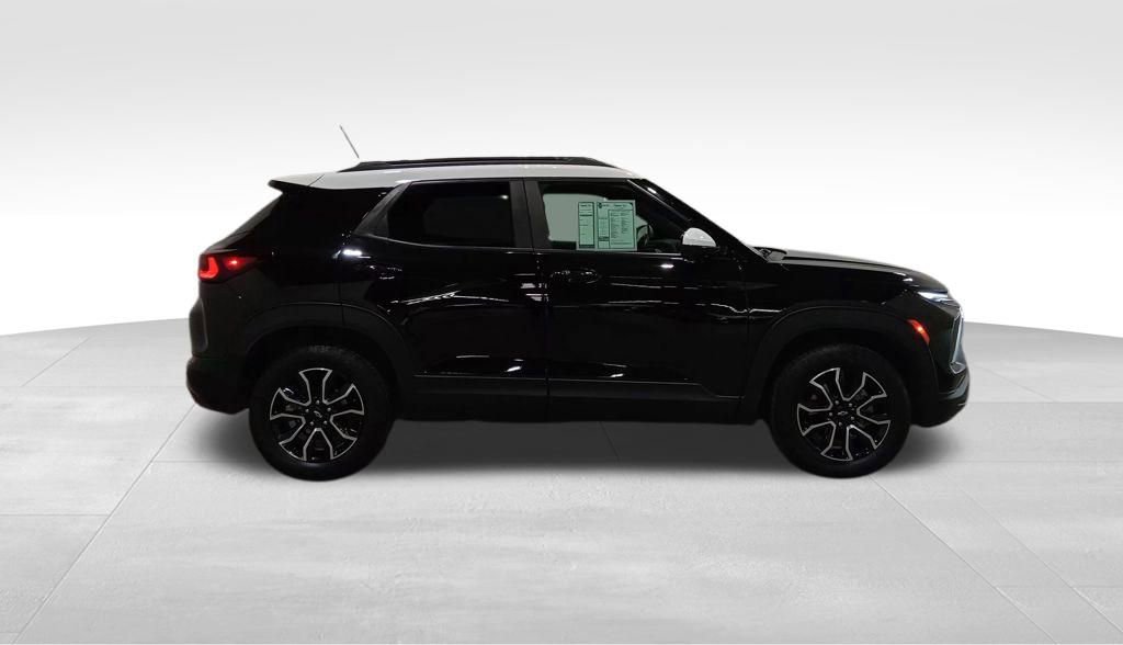Used 2024 Chevrolet TrailBlazer ACTIV w/ Driver Confidence Package image 2