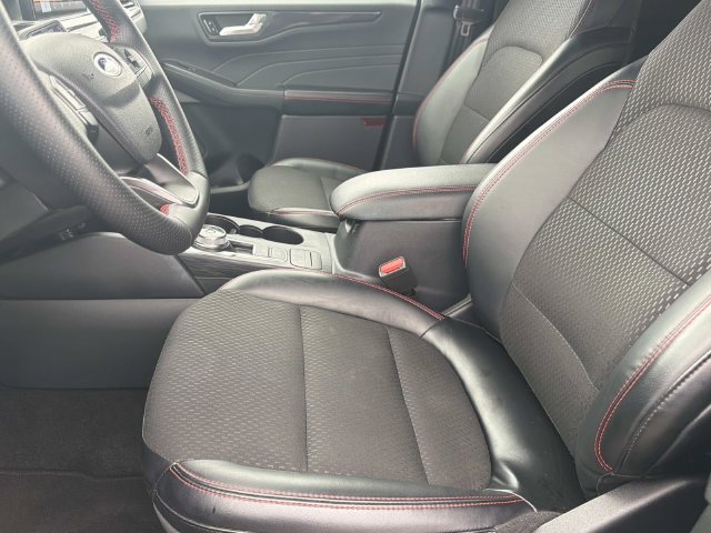 Certified 2025 Ford Escape ST-Line Select AWD/4WD image 19