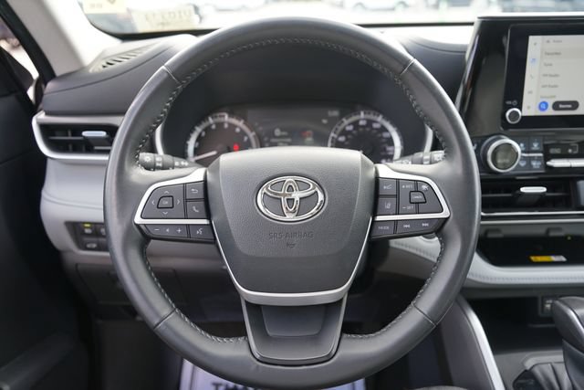 Used 2023 Toyota Highlander XLE AWD/4WD image 20