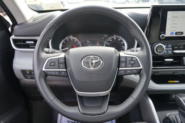 Used 2023 Toyota Highlander XLE AWD/4WD image 20