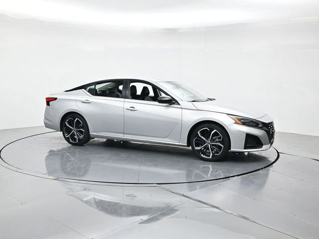 Used 2024 Nissan Altima 2.5 SR FWD image 3
