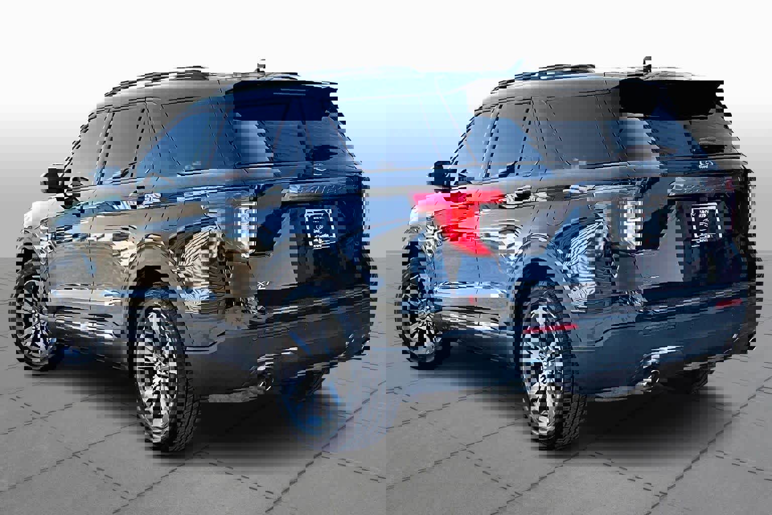 Certified 2022 Ford Explorer XLT w/ Equipment Group 202A image 4