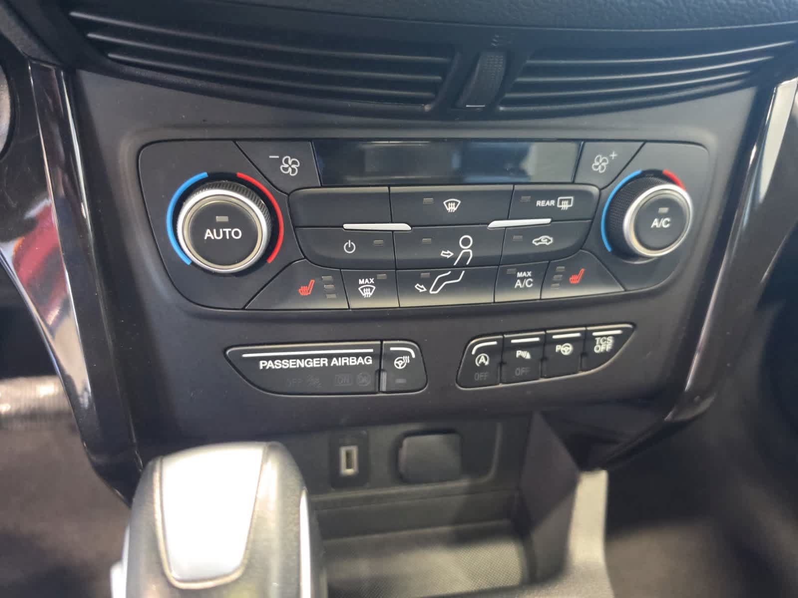 Certified 2018 Ford Escape Titanium AWD/4WD image 26