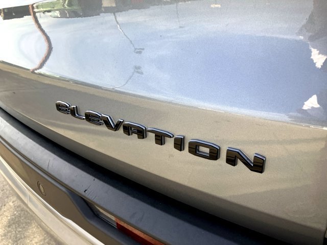 Used 2025 GMC Acadia Elevation image 11