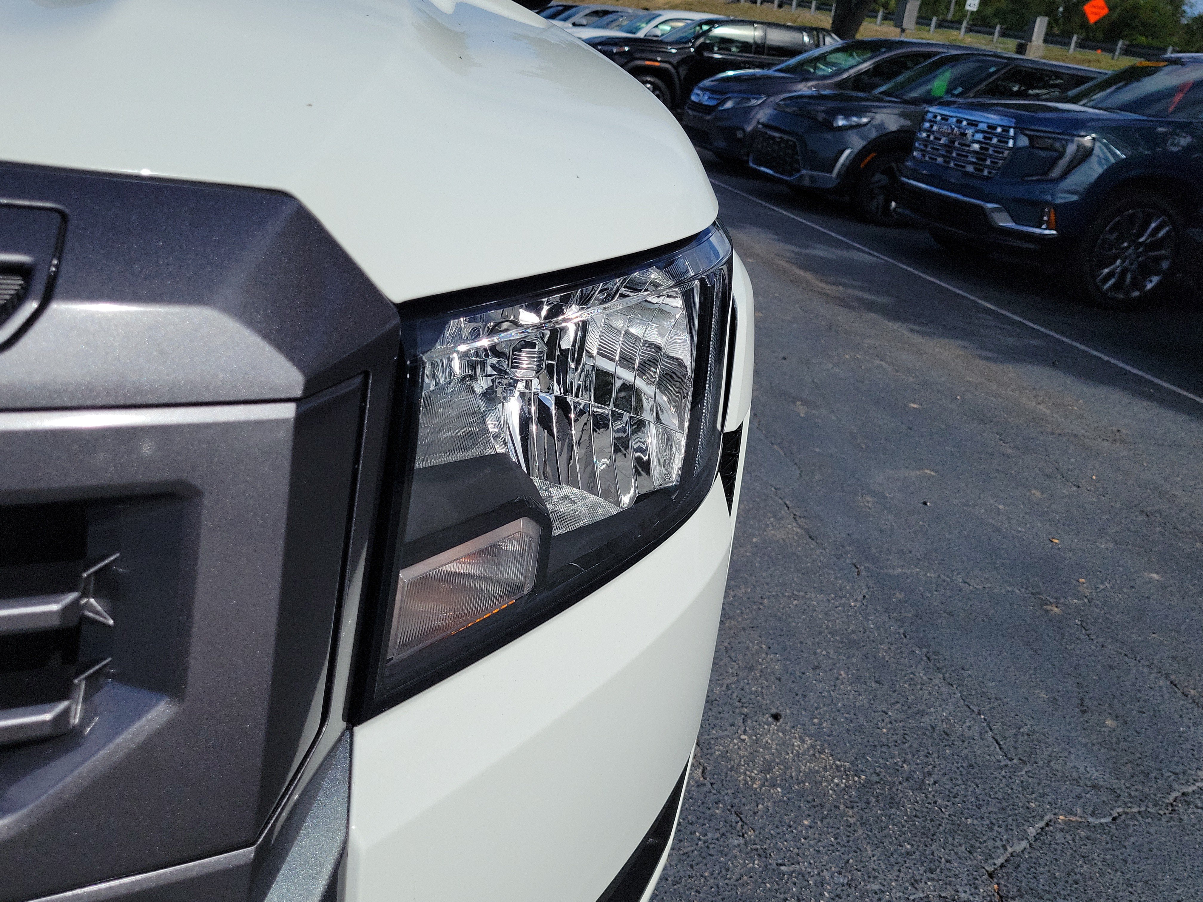 Used 2025 Nissan Frontier SV RWD image 3