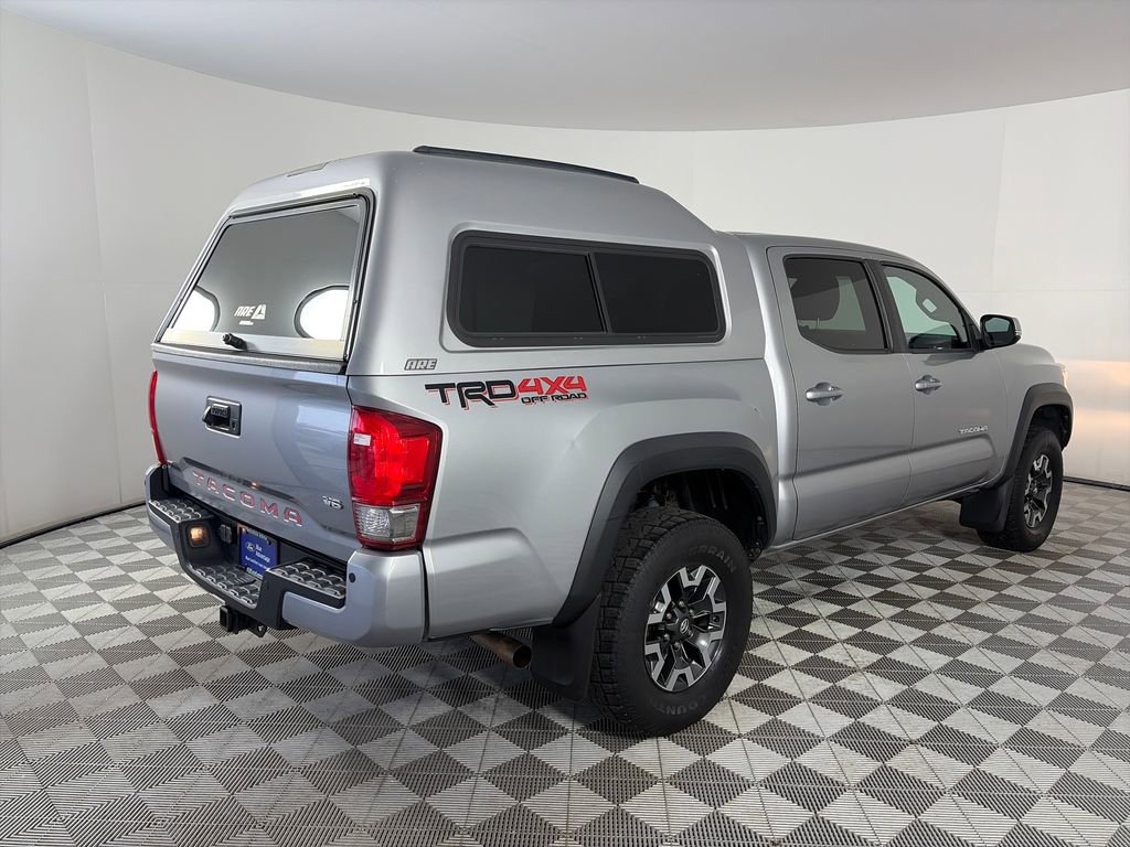 Used 2017 Toyota Tacoma TRD Off-Road w/ Premium & Technology Package AWD/4WD image 7