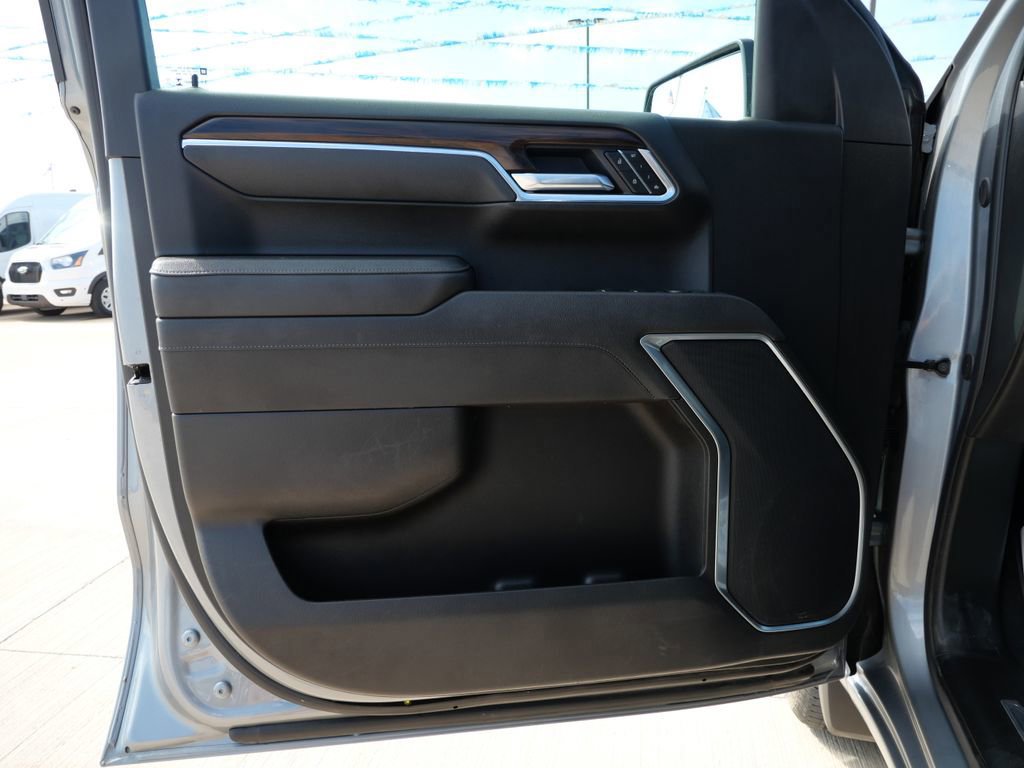 Used 2025 GMC Sierra 1500 SLT image 17