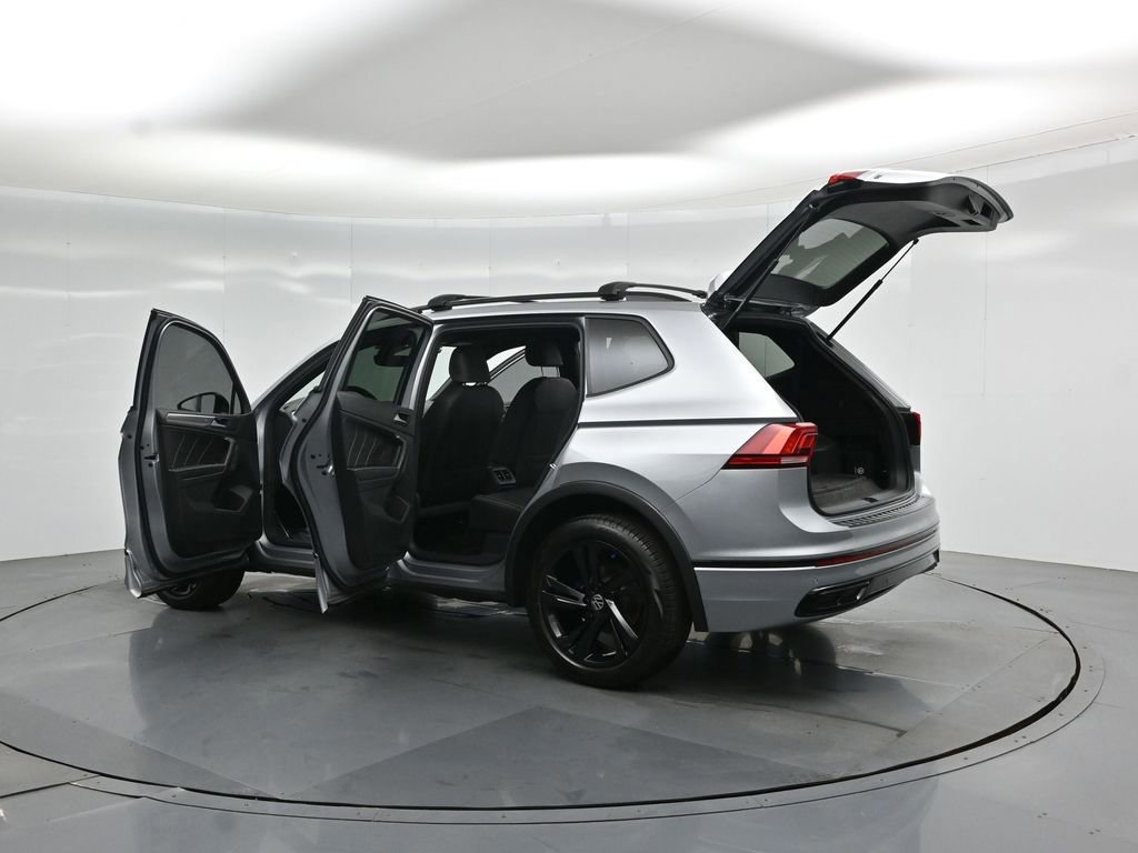 Used 2023 Volkswagen Tiguan SE R-Line FWD image 52