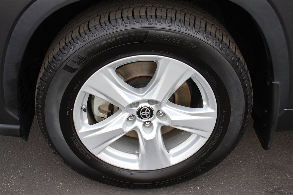 Used 2023 Toyota Highlander LE image 13