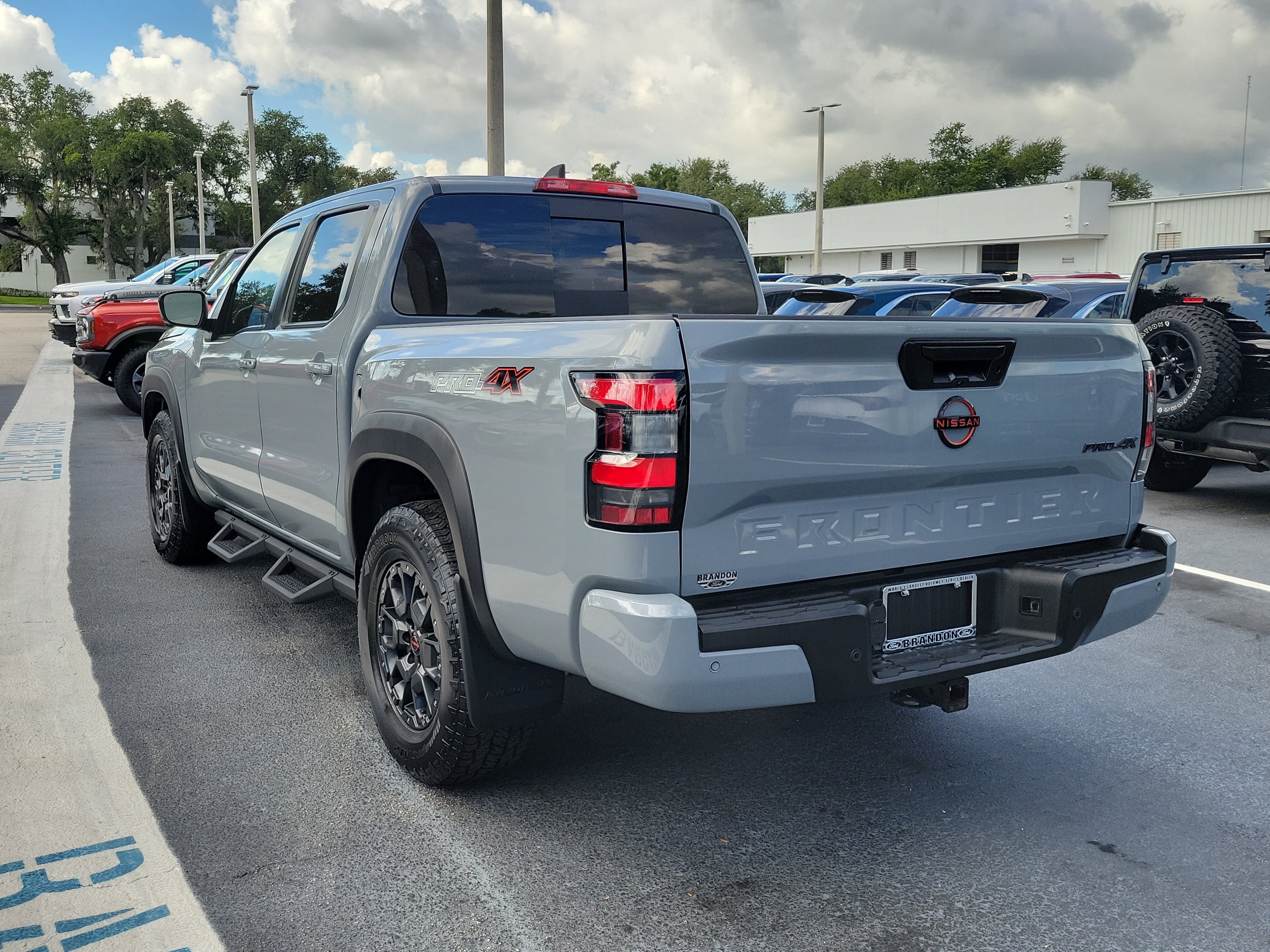 Used 2023 Nissan Frontier PRO-4X w/ Pro-4X Premium Package AWD/4WD image 7