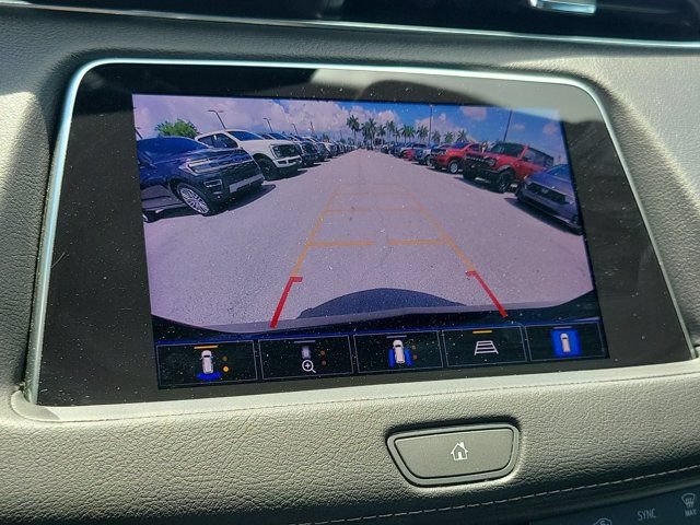 Used 2022 Cadillac XT4 Premium Luxury w/ Enhanced Visibility Package FWD image 33