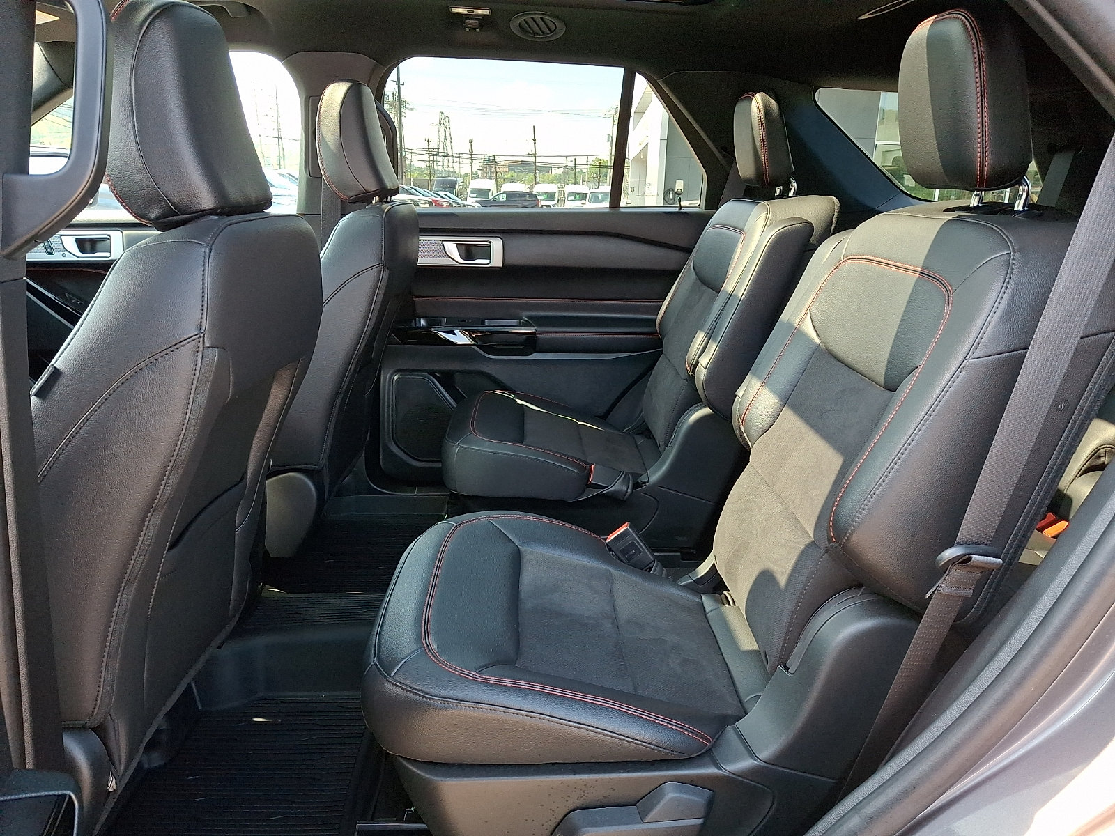 Certified 2024 Ford Explorer ST-Line w/ Class IV Trailer Tow Package AWD/4WD image 10