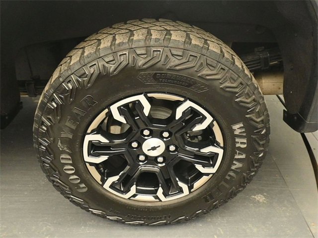 Used 2023 Chevrolet Silverado 1500 ZR2 image 9