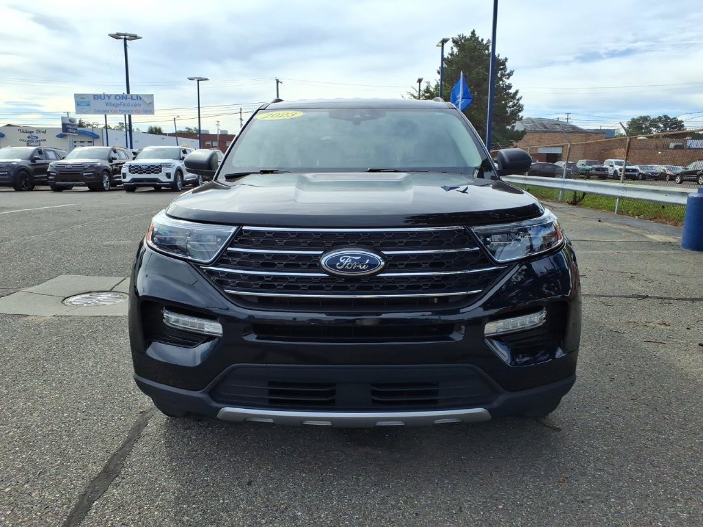 Certified 2023 Ford Explorer XLT w/ Equipment Group 202A AWD/4WD image 3