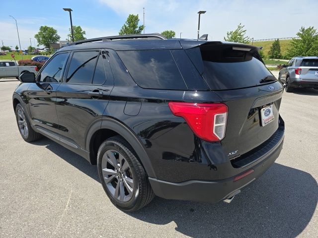 Certified 2023 Ford Explorer XLT w/ Equipment Group 202A AWD/4WD image 3