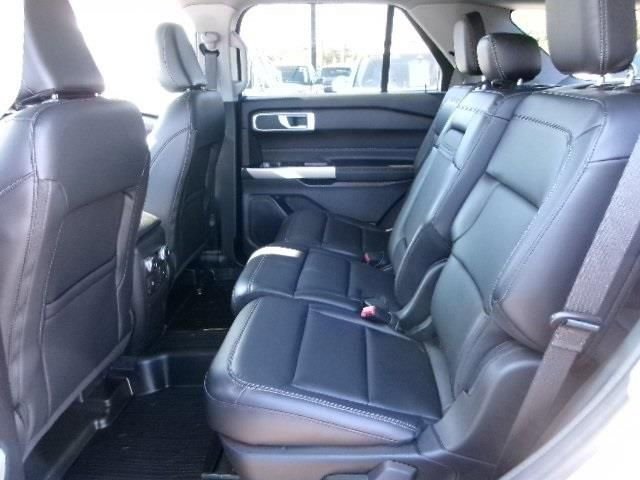 Certified 2022 Ford Explorer XLT w/ Equipment Group 202A image 7