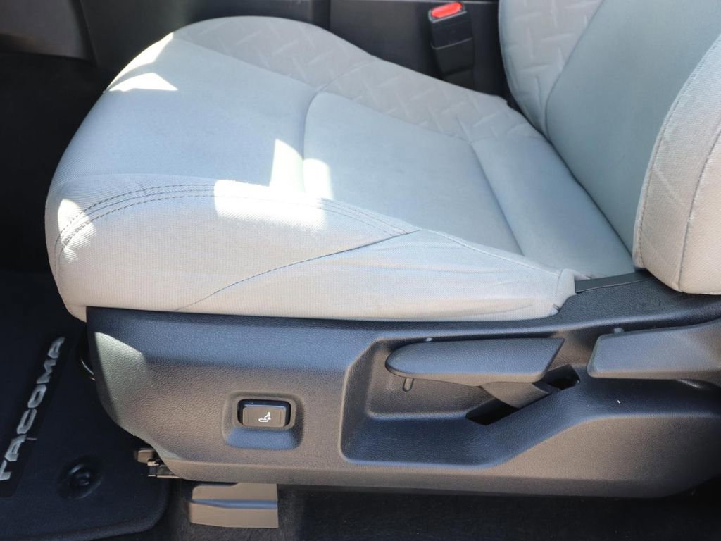 Used 2024 Toyota Tacoma SR5 w/ SR5 Upgrade Package AWD/4WD image 17