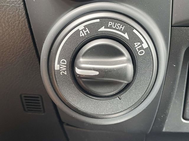 Used 2024 Nissan Titan SV w/ SV Convenience Package AWD/4WD image 31