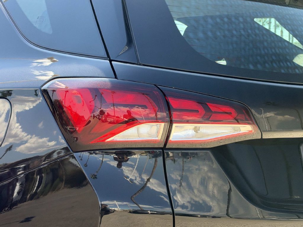 Used 2024 Chevrolet Equinox LS w/ Midnight Edition FWD image 8